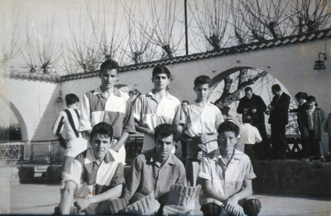 Equip del SHUM l'any 1960.

D'esquerra a dreta: Narcís Selva, Josep Artigas, Narcís Vila.

A davant: Joaquim Codina, Joan Selva i Josep M Quellos.