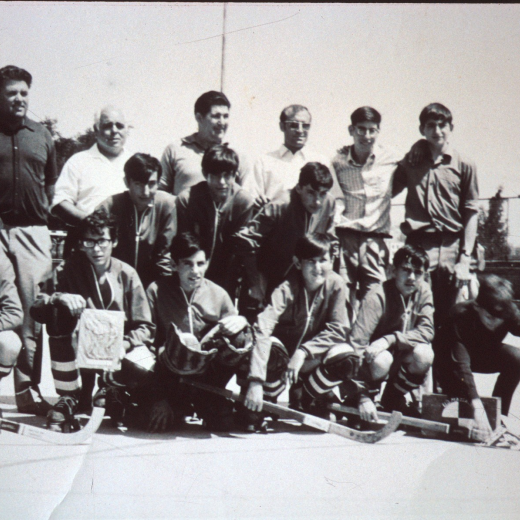 Juliol de 1969. Finals del campionat d'Espanya d'Infantils a Madrid.

Acompanyaren els jugadors amb els seus respectius vehicles: Joan Munsó, Joan Selva, Saturní costa i Josep Bancells.

Com a premi als jugadors per la seva dedicació, els portaren a visitar el Museo del Prado, la Casa de Campo, el Parc del Retiro, la Puerta del Sol i de pas, el Pilar de Saragossa.

A la foto, d'esquerra a dreta: Emili Bancells, Joan Munsó, Josep Bancells, Saturní Costa, Joan Selva (entrenador), Josep M Bagué i Pere Pons. Alfons Soms, Àngel Risec i Antoni Tomàs. Pere Giménez, Lluís Quellos, Rafel Roura, Josep Bosch, Josep Bancells i Simó Serra.