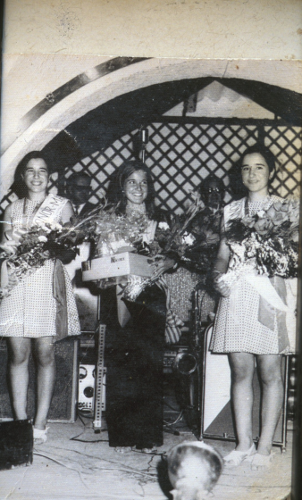 Festa Major de l'any 1969 amb la pubilla Mercè Rey i les dames d'honor Montse i Carme Bou Auladell