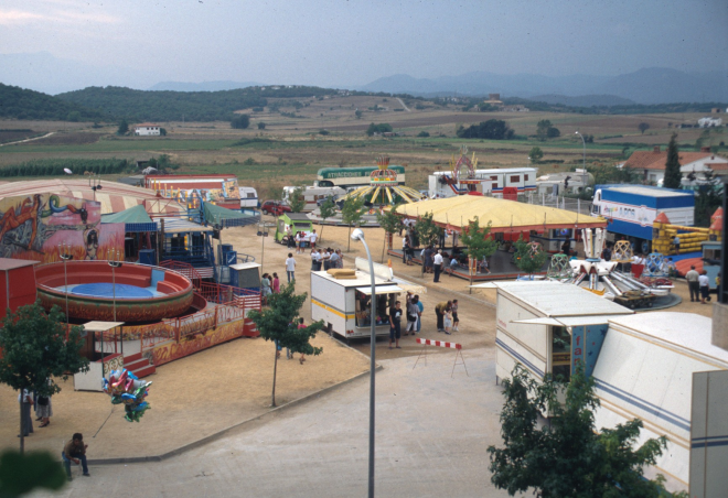 Parades d'atraccions de la Festa Major al camp d'en Cinto el 1990