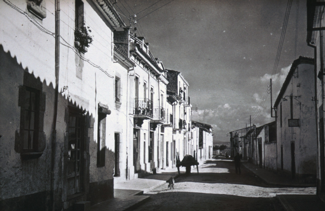 Detall del carrer dels Dolors abnas d'esser pavimentat.