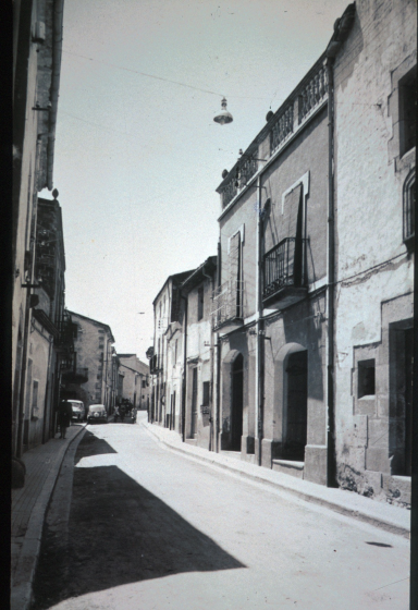 El carrer Sant Sebastià amb la casa Can Palmada al fons, més tard enderrocada per l'obertura i urbanització del nou carrer Salvador Espriu.