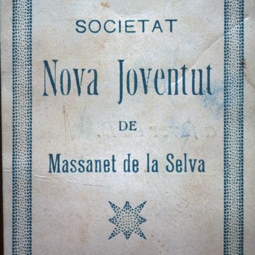 Portada del reclament o estatuts de la Societat Nova Joventut que fou construïda l'any 1936 per socis de la Societat Unió Maçanatenca.

Aquells anys previs al desencadenament de la Guerra Civil 1936 - 1939 foren uns temps de forta lluita política a Maçanet que portaven a l'escisió d'una part de socies de la Unió Maçanatenca per formar una nova entitat amb el nom de Nova Joventut de caire ultradetà.