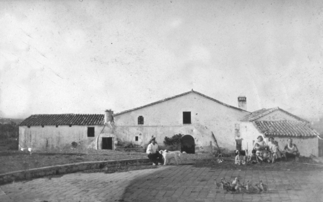 Vista de la masia Ca l'Esparra els anys 40