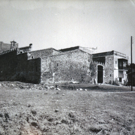 Vista del conjunt de la Torre de Cartellà des de la part posterior.