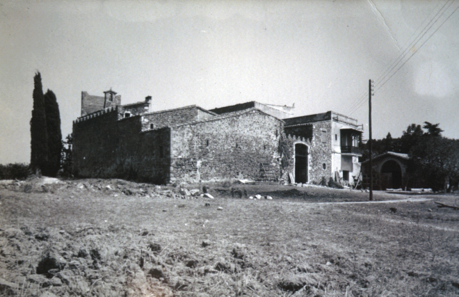 Vista del conjunt de la Torre de Cartellà des de la part posterior.