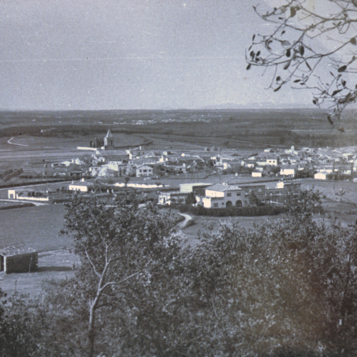 Vista de la vila de Maçanet els anys cinquanta.