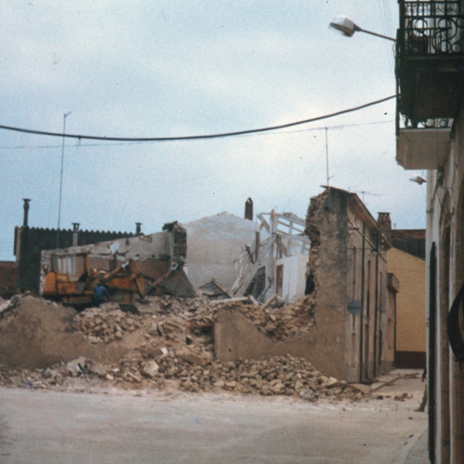 Enderrocament de l'edifici de l'antic Ajuntament l'any 1985
