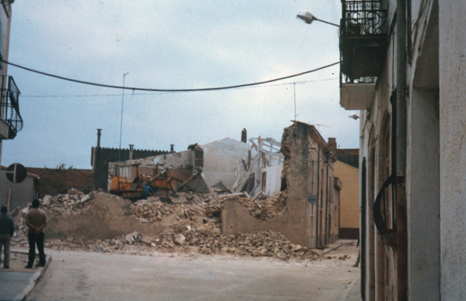 Enderrocament de l'edifici de l'antic Ajuntament l'any 1985