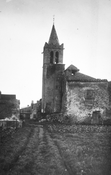 Vista del campanar i de l'antiga Tore Manresa l'any 1920