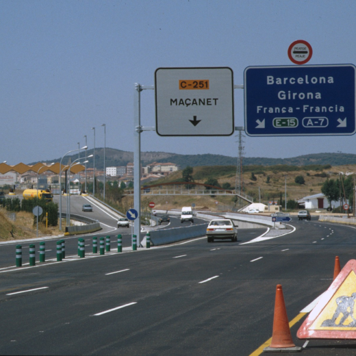 Entrada a l'autopista i nou túnel per anar a Maçanet després de les últimes reformes a l'autopista.