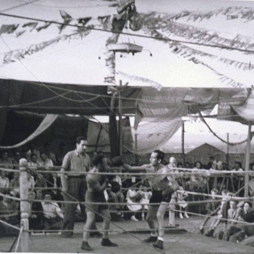 Combat de boxa a l'envelat l'any 1945 per la Festa Major.