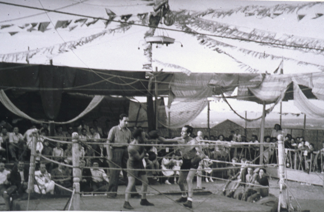 Combat de boxa a l'envelat l'any 1945 per la Festa Major.