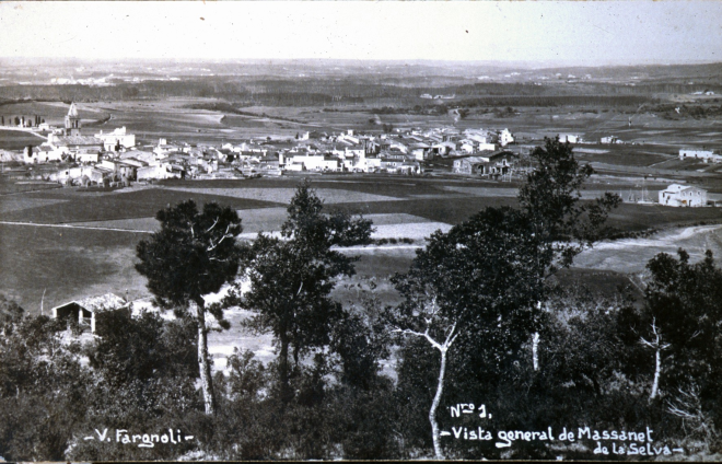 Vista general de la vila de Maçanet abans dels anys 20