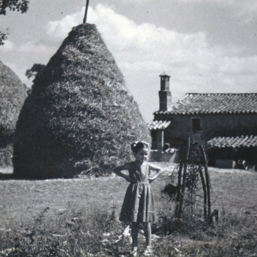 L'antiga masia Can Masroig del veinat de Pujol, abans de la seva ampliació i modernització.