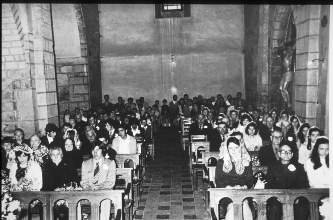 Festa d'homenatge a la vellesa els anys 70. Els homenatjats i acompanyants a la missa a l'Església parroquial.

Entre ells Raimunda (avia Can Duran), Rosendo Valentí, Consuelo Lloveras, Rita Gironés, Josep Freixas, Montserrat Deulofeu i Rafel Bancells.