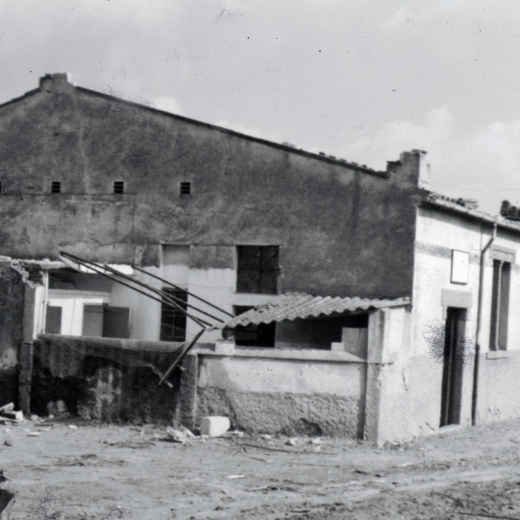 Enderrocament dels antics col·legis inaugurats l'any 1923 per construir-hi l'edifici del nou ajuntament