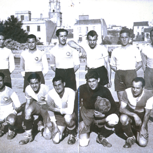 Equip de la U.E. de Maçanet: Pere Caballé, Jaume Pujol, Josep Suriol, Alfons Soms, Manel Pons i A. Colomer.

A davant: J. Pujals, Agustí Xarbau, Josep Vila, Saturní Costa (porter) i Josep Soms.