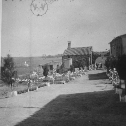 Vinguda de Nostra Sra de Fàtima l'abril de 1951.

Final del poble. Carrer Sils, Can Juan Xeu i al fons Cal Nino.